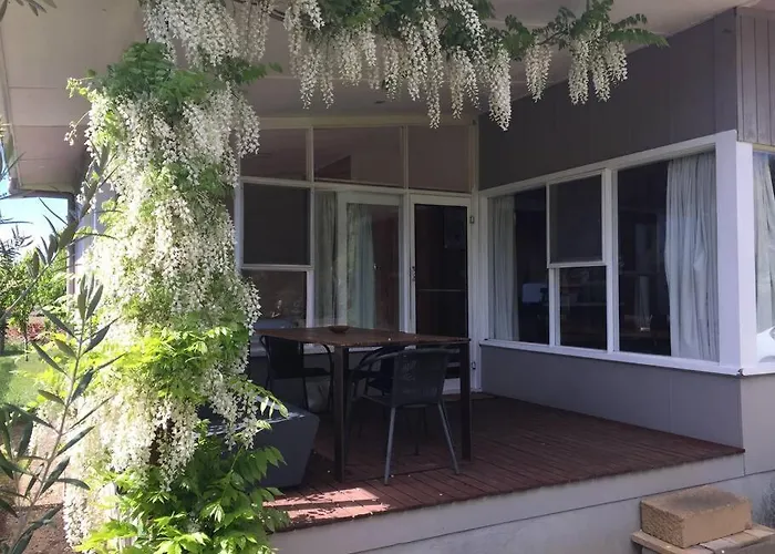 Number10 60S Holiday House